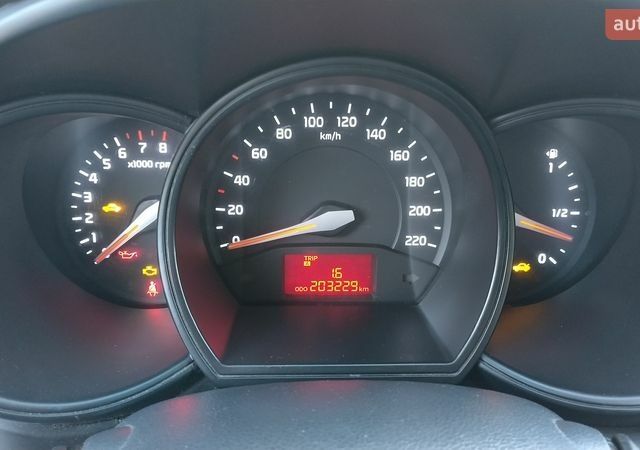 Белый Киа Рио, объемом двигателя 1.2 л и пробегом 203 тыс. км за 5600 $, фото 6 на Automoto.ua