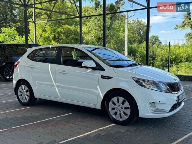 Белый Киа Рио, объемом двигателя 1.6 л и пробегом 138 тыс. км за 9500 $, фото 4 на Automoto.ua