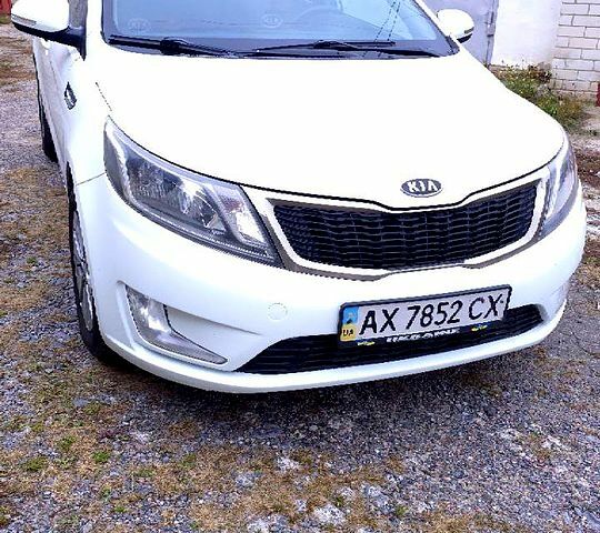 Белый Киа Рио, объемом двигателя 1.6 л и пробегом 296 тыс. км за 5500 $, фото 2 на Automoto.ua