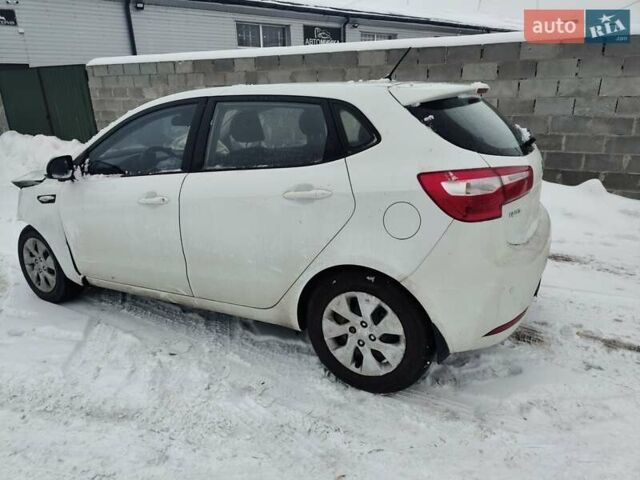 Белый Киа Рио, объемом двигателя 1.59 л и пробегом 185 тыс. км за 4000 $, фото 8 на Automoto.ua