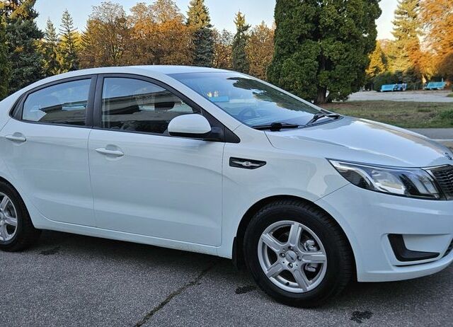 Белый Киа Рио, объемом двигателя 1.4 л и пробегом 105 тыс. км за 6300 $, фото 2 на Automoto.ua