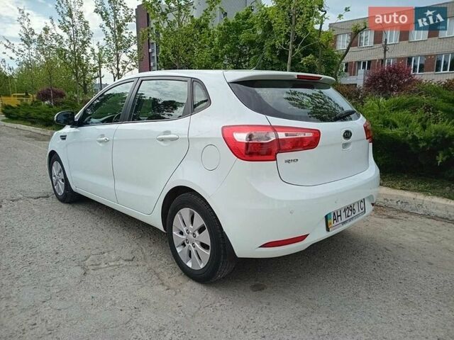 Белый Киа Рио, объемом двигателя 1.6 л и пробегом 28 тыс. км за 9500 $, фото 7 на Automoto.ua