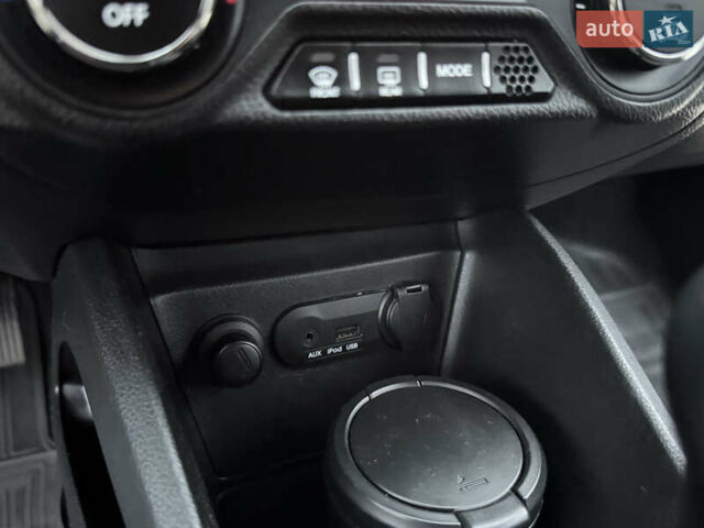 Білий Кіа Ріо, об'ємом двигуна 1.59 л та пробігом 163 тис. км за 8200 $, фото 47 на Automoto.ua
