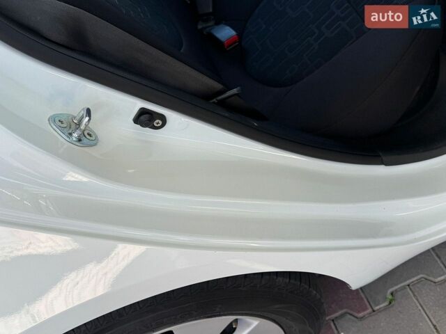 Белый Киа Рио, объемом двигателя 1.6 л и пробегом 138 тыс. км за 9500 $, фото 41 на Automoto.ua