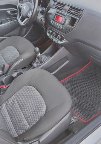 Белый Киа Рио, объемом двигателя 1.2 л и пробегом 203 тыс. км за 5600 $, фото 9 на Automoto.ua