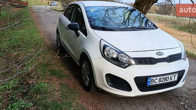 Белый Киа Рио, объемом двигателя 1.12 л и пробегом 210 тыс. км за 6300 $, фото 7 на Automoto.ua