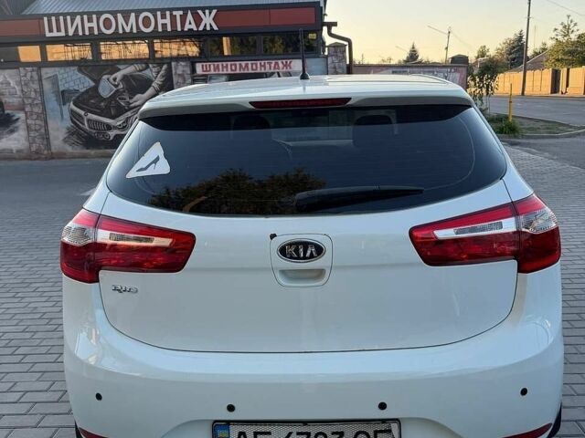 Білий Кіа Ріо, об'ємом двигуна 1.59 л та пробігом 168 тис. км за 7400 $, фото 2 на Automoto.ua