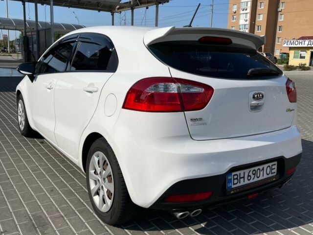 Білий Кіа Ріо, об'ємом двигуна 1.4 л та пробігом 247 тис. км за 8200 $, фото 5 на Automoto.ua