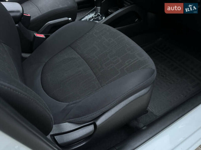Білий Кіа Ріо, об'ємом двигуна 1.59 л та пробігом 163 тис. км за 8200 $, фото 35 на Automoto.ua