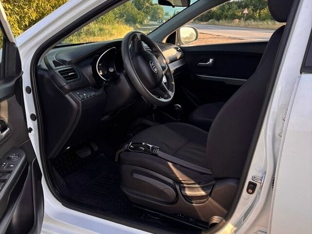 Белый Киа Рио, объемом двигателя 1.6 л и пробегом 239 тыс. км за 7900 $, фото 9 на Automoto.ua