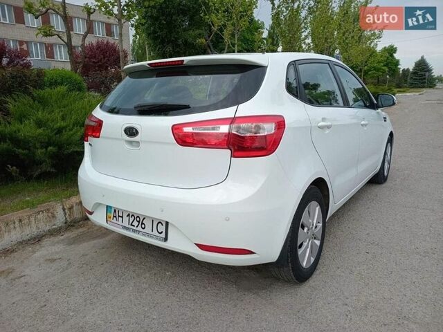 Белый Киа Рио, объемом двигателя 1.6 л и пробегом 28 тыс. км за 9500 $, фото 3 на Automoto.ua