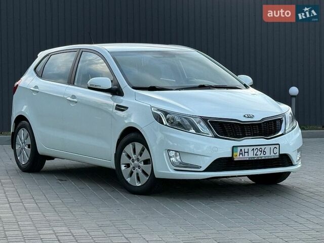 Белый Киа Рио, объемом двигателя 1.59 л и пробегом 28 тыс. км за 10000 $, фото 3 на Automoto.ua