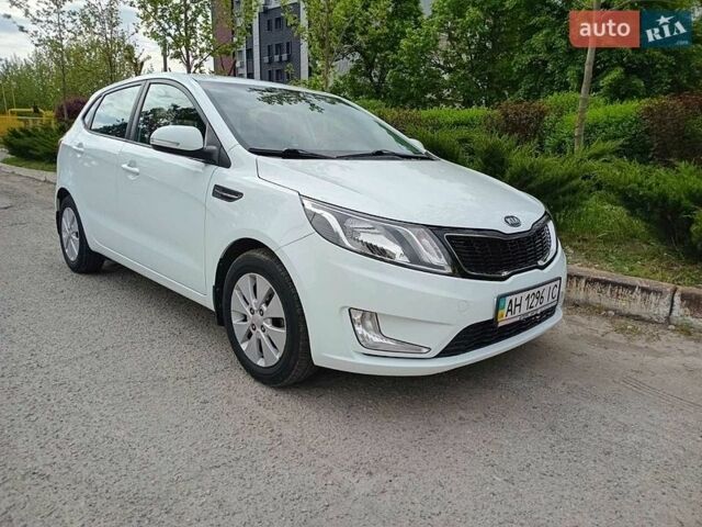 Белый Киа Рио, объемом двигателя 1.6 л и пробегом 28 тыс. км за 9500 $, фото 2 на Automoto.ua