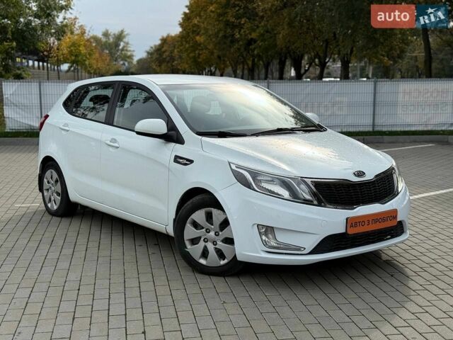 Білий Кіа Ріо, об'ємом двигуна 1.6 л та пробігом 99 тис. км за 8700 $, фото 2 на Automoto.ua