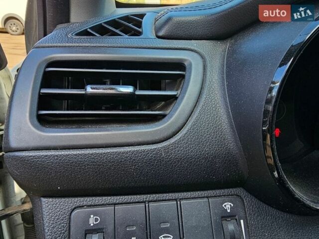 Білий Кіа Ріо, об'ємом двигуна 1.59 л та пробігом 200 тис. км за 2999 $, фото 11 на Automoto.ua