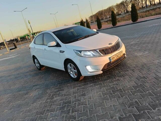 Білий Кіа Ріо, об'ємом двигуна 1.4 л та пробігом 160 тис. км за 8500 $, фото 2 на Automoto.ua