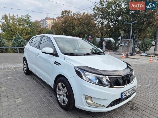 Белый Киа Рио, объемом двигателя 1.4 л и пробегом 82 тыс. км за 8000 $, фото 3 на Automoto.ua