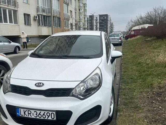Белый Киа Рио, объемом двигателя 0 л и пробегом 190 тыс. км за 5000 $, фото 5 на Automoto.ua