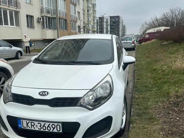Білий Кіа Ріо, об'ємом двигуна 0 л та пробігом 190 тис. км за 5000 $, фото 5 на Automoto.ua