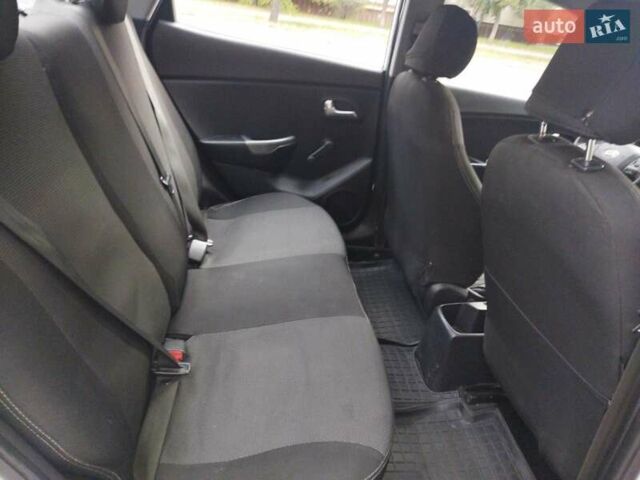 Белый Киа Рио, объемом двигателя 1.4 л и пробегом 270 тыс. км за 7000 $, фото 2 на Automoto.ua