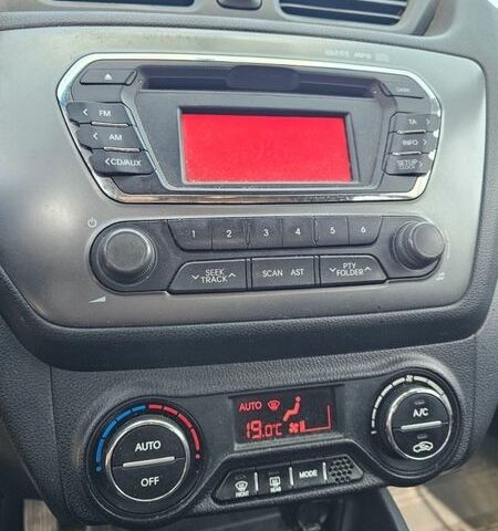 Белый Киа Рио, объемом двигателя 1.59 л и пробегом 200 тыс. км за 3200 $, фото 12 на Automoto.ua