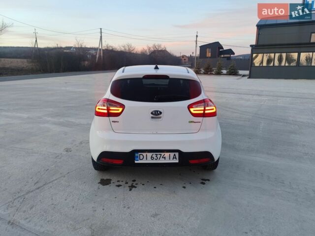 Белый Киа Рио, объемом двигателя 1.4 л и пробегом 299 тыс. км за 7200 $, фото 2 на Automoto.ua