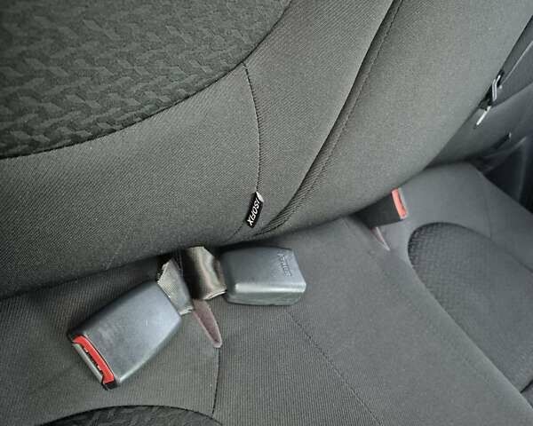 Білий Кіа Ріо, об'ємом двигуна 1.4 л та пробігом 132 тис. км за 8800 $, фото 44 на Automoto.ua