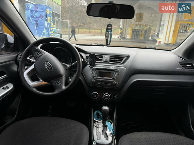 Белый Киа Рио, объемом двигателя 1.4 л и пробегом 132 тыс. км за 7500 $, фото 7 на Automoto.ua