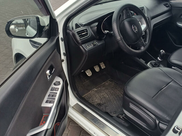 Белый Киа Рио, объемом двигателя 1.6 л и пробегом 201 тыс. км за 7700 $, фото 11 на Automoto.ua