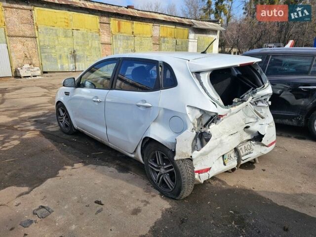 Білий Кіа Ріо, об'ємом двигуна 1.59 л та пробігом 200 тис. км за 2999 $, фото 5 на Automoto.ua