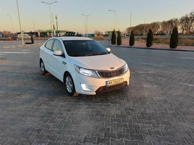 Білий Кіа Ріо, об'ємом двигуна 1.4 л та пробігом 160 тис. км за 8500 $, фото 4 на Automoto.ua