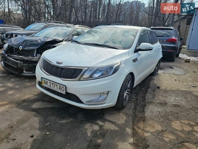 Білий Кіа Ріо, об'ємом двигуна 1.59 л та пробігом 200 тис. км за 2999 $, фото 3 на Automoto.ua