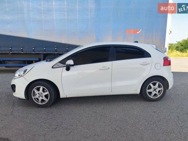Белый Киа Рио, объемом двигателя 1.4 л и пробегом 282 тыс. км за 7799 $, фото 2 на Automoto.ua