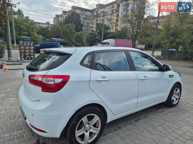Белый Киа Рио, объемом двигателя 1.4 л и пробегом 82 тыс. км за 8000 $, фото 8 на Automoto.ua