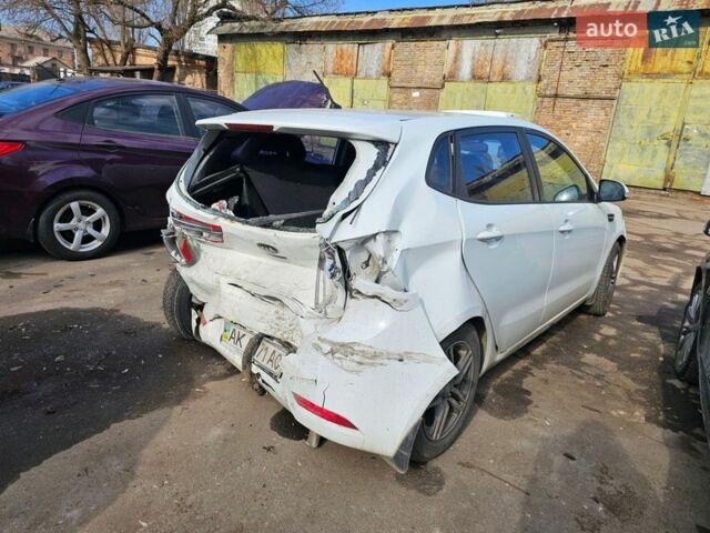 Білий Кіа Ріо, об'ємом двигуна 1.59 л та пробігом 200 тис. км за 2999 $, фото 5 на Automoto.ua