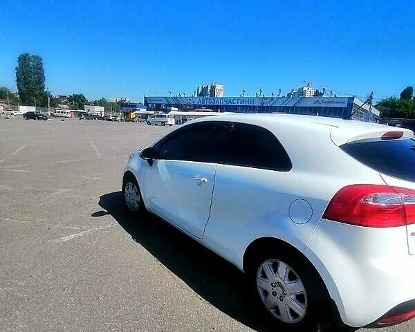 Белый Киа Рио, объемом двигателя 1.1 л и пробегом 80 тыс. км за 6200 $, фото 7 на Automoto.ua