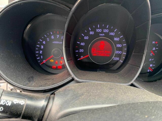 Білий Кіа Ріо, об'ємом двигуна 0 л та пробігом 170 тис. км за 2013 $, фото 5 на Automoto.ua