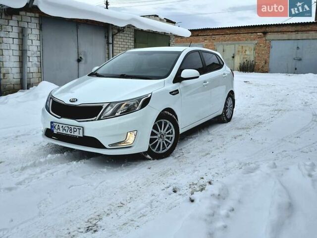 Білий Кіа Ріо, об'ємом двигуна 1.4 л та пробігом 132 тис. км за 8800 $, фото 68 на Automoto.ua