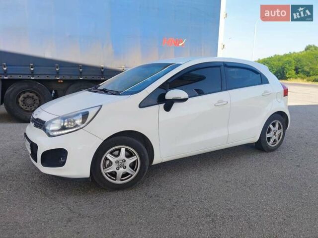Белый Киа Рио, объемом двигателя 1.4 л и пробегом 282 тыс. км за 7799 $, фото 1 на Automoto.ua