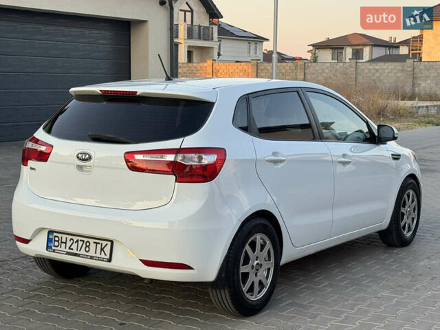Белый Киа Рио, объемом двигателя 1.6 л и пробегом 178 тыс. км за 8800 $, фото 1 на Automoto.ua