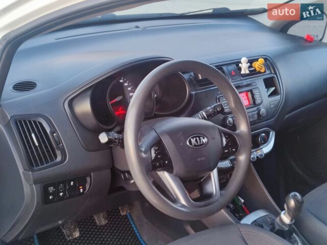Белый Киа Рио, объемом двигателя 1.4 л и пробегом 299 тыс. км за 7200 $, фото 8 на Automoto.ua