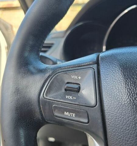 Белый Киа Рио, объемом двигателя 1.59 л и пробегом 200 тыс. км за 3200 $, фото 14 на Automoto.ua