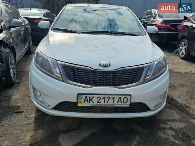 Білий Кіа Ріо, об'ємом двигуна 1.59 л та пробігом 200 тис. км за 2999 $, фото 2 на Automoto.ua
