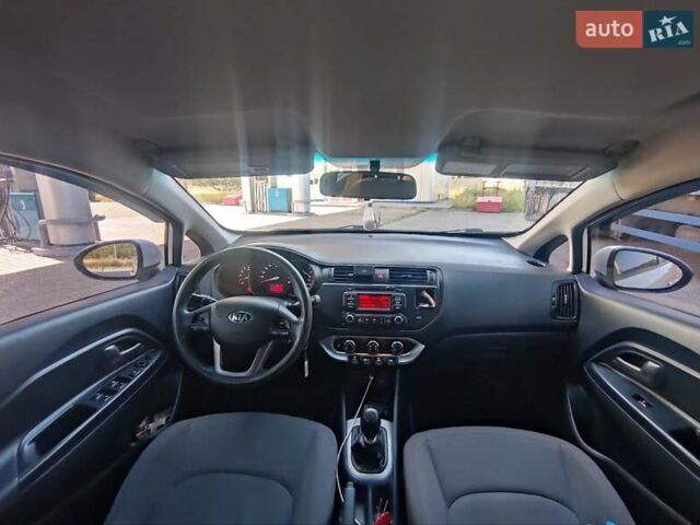 Белый Киа Рио, объемом двигателя 1.4 л и пробегом 282 тыс. км за 7799 $, фото 12 на Automoto.ua