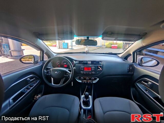 Белый Киа Рио, объемом двигателя 1.4 л и пробегом 282 тыс. км за 6999 $, фото 7 на Automoto.ua