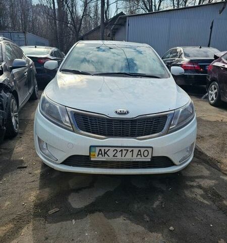 Белый Киа Рио, объемом двигателя 1.59 л и пробегом 200 тыс. км за 3200 $, фото 2 на Automoto.ua