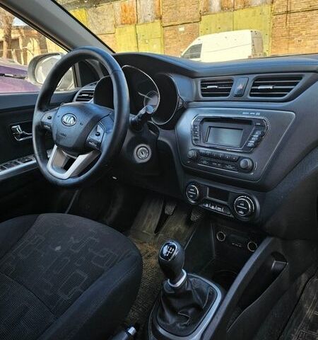 Белый Киа Рио, объемом двигателя 1.59 л и пробегом 200 тыс. км за 3200 $, фото 16 на Automoto.ua