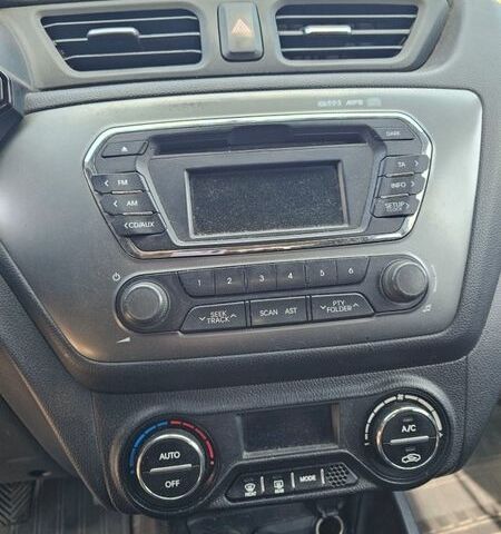 Белый Киа Рио, объемом двигателя 1.59 л и пробегом 200 тыс. км за 3200 $, фото 9 на Automoto.ua