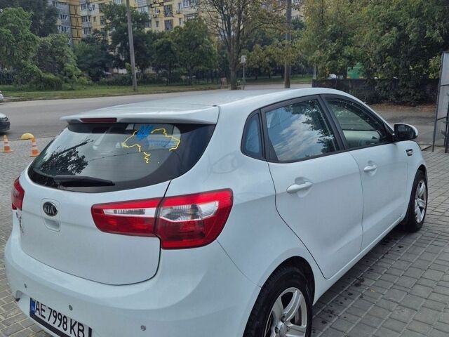 Белый Киа Рио, объемом двигателя 1.4 л и пробегом 82 тыс. км за 8000 $, фото 6 на Automoto.ua