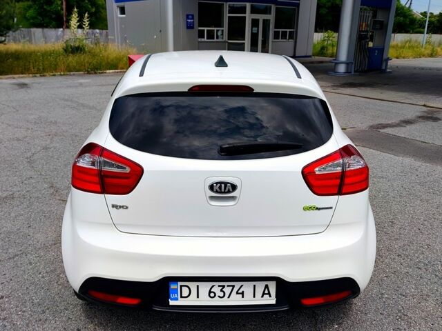 Белый Киа Рио, объемом двигателя 1.4 л и пробегом 282 тыс. км за 6999 $, фото 5 на Automoto.ua